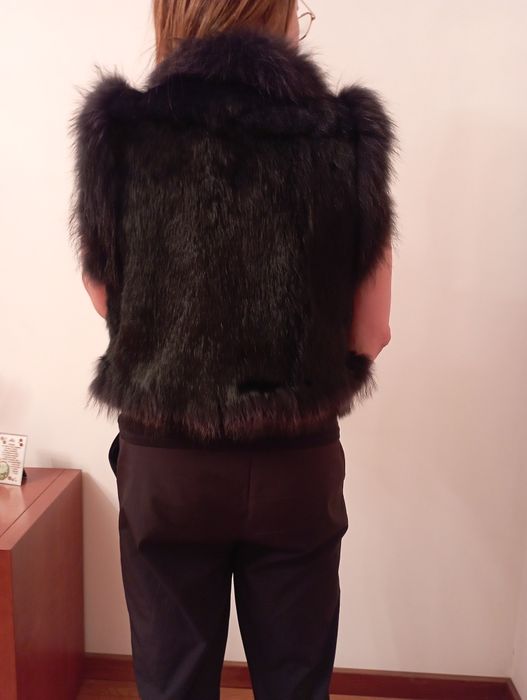 Colete de pêlo preto