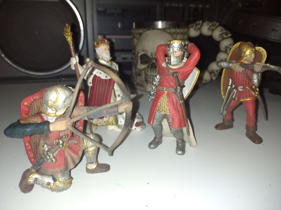 Schleigh Figures