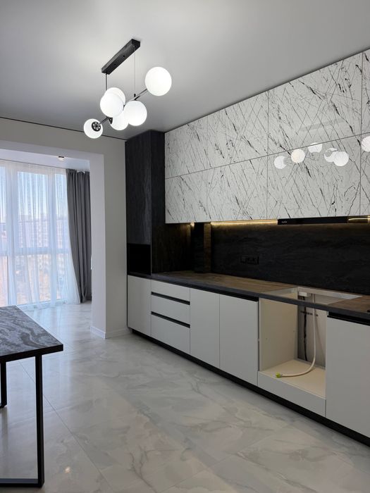 2- кімн новобудови здана з ремонтом меблями світло вода газ ліфт все є