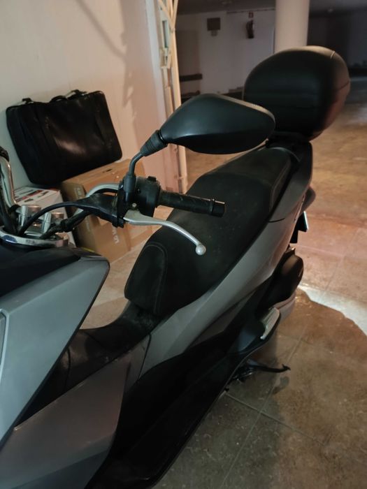 PCX 125 2588 KM - guardada em garagem