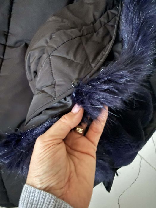 Desigual długi płaszcz zimowy z kapturem