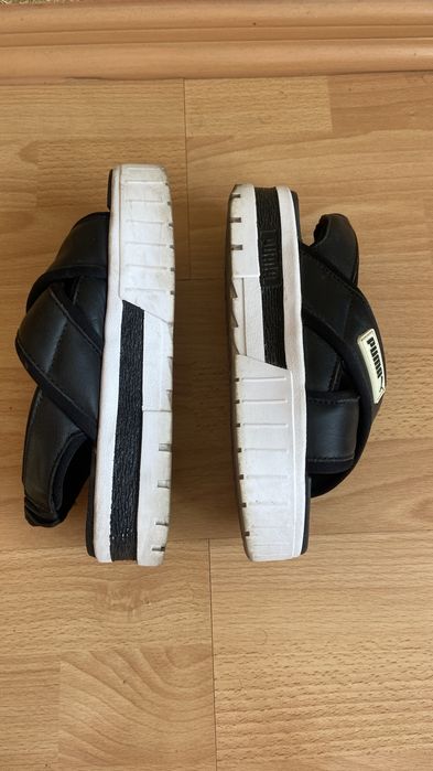 Стильні босоніжки Puma