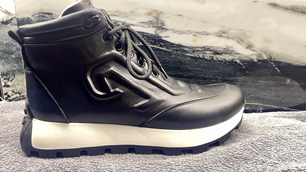 Кроссовки зимние, женские, из натуральной кожи, размер 42