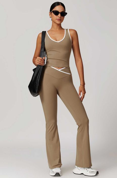 Топ Alo Yoga Contrast Line Tank Mocha Brown 88434-MBN