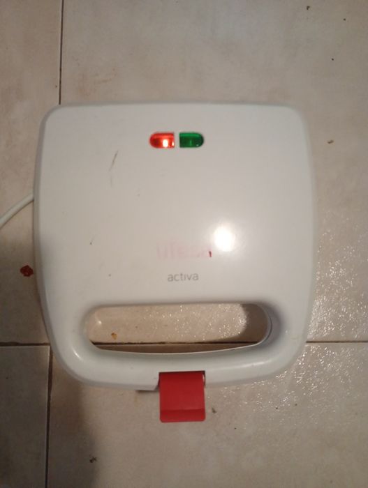Sanduícheira 750w
