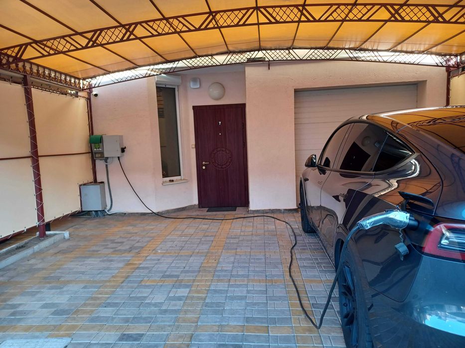 Довгосторкова оренда таунхауза з сонячною електростанцією