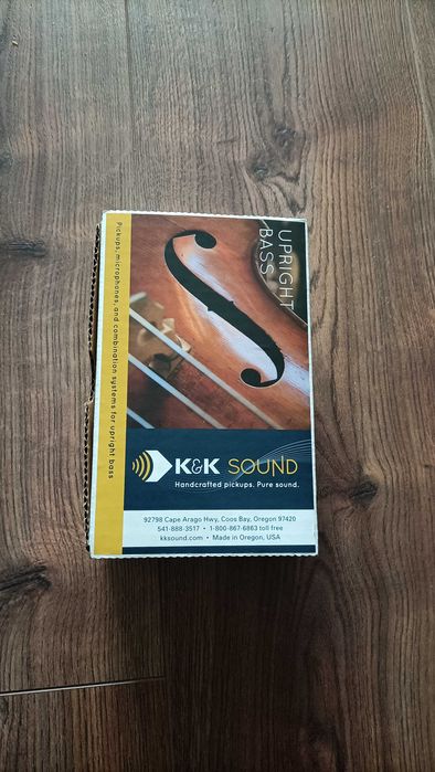 Mesa Behringer Xenyx X2222USB e outro material