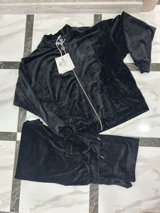 Велюровий жіночий костюм RAW