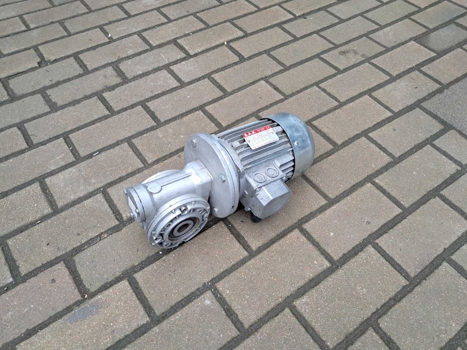 Motoreduktor 0.55kw 30 obrotów przekładnia. Wysyłka
