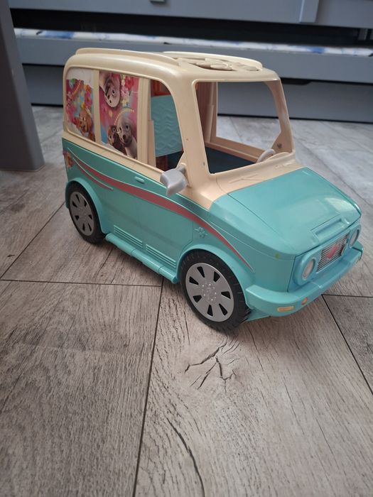 Camper Barbie auto