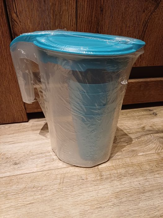 Dzbanek kubki plastikowe