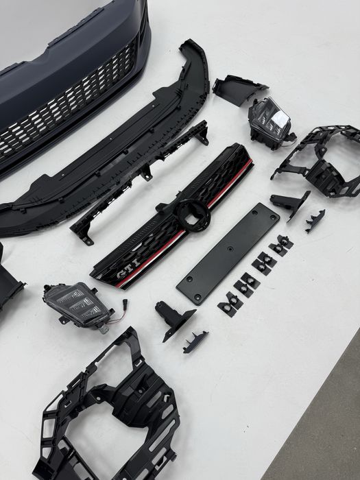 Бампер передній Volkswagen Golf 7.5 (2017-2020) Стиль Gti