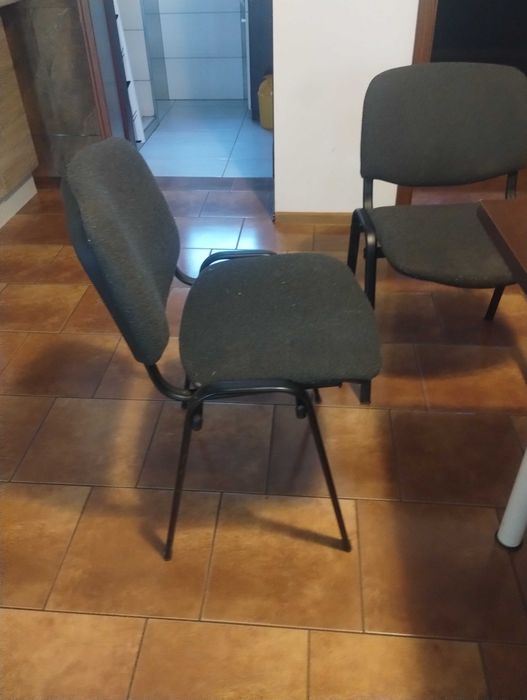 Krzesła używane.