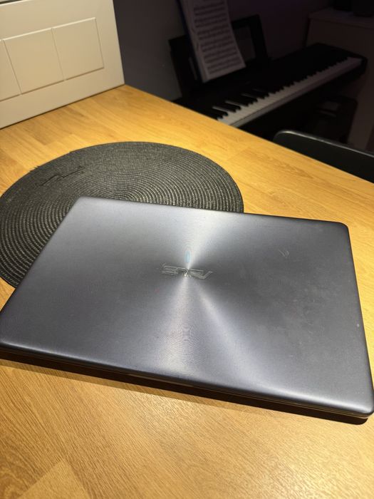 Laptop ASUS vivobook A510U