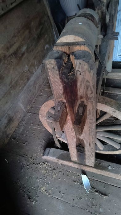 Stara drewniana tokarka.