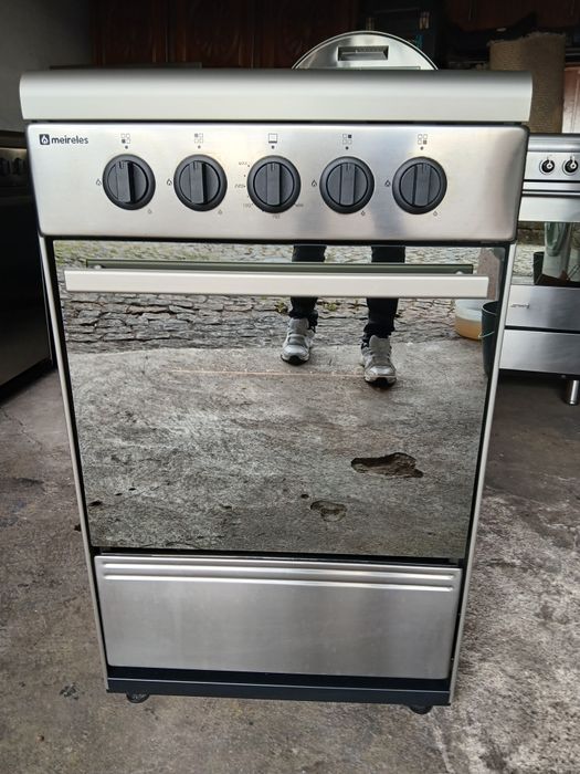 Vendo fogão a gás, marca Meireles. Como novo.
