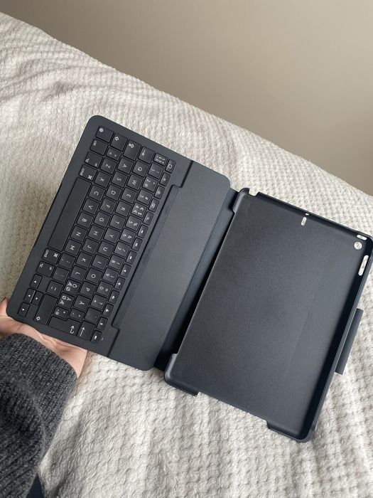 Klawiatura do IPada LogiTech Slim Folio