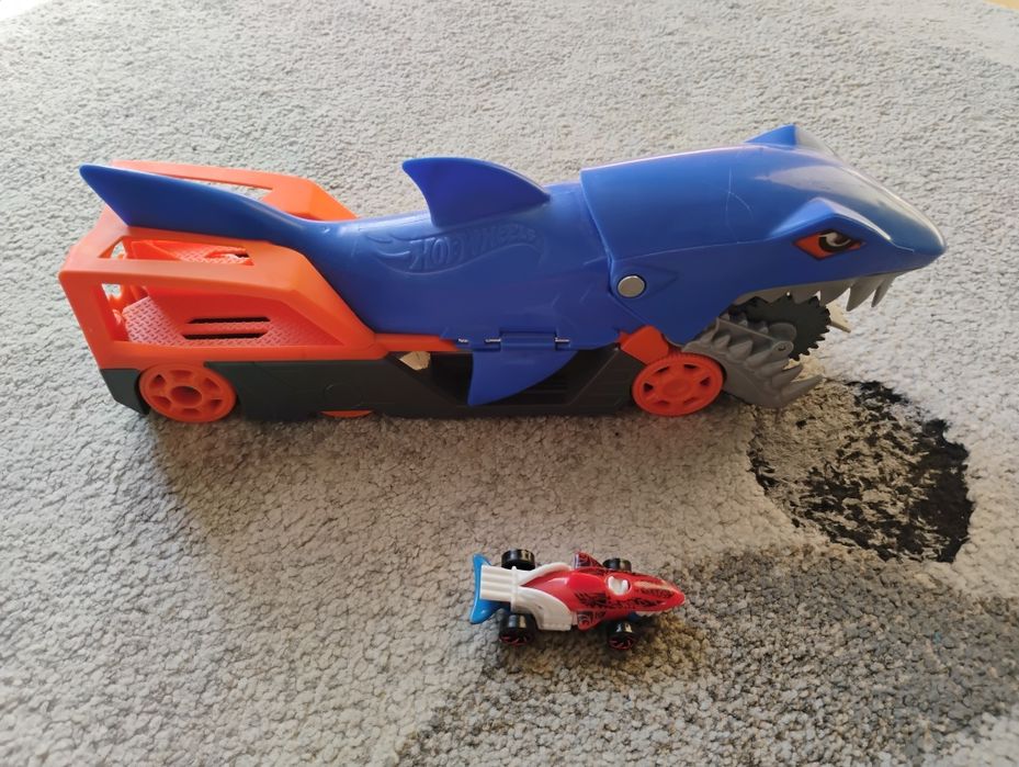 Hot Wheels City Rekin Transportem z autkiem