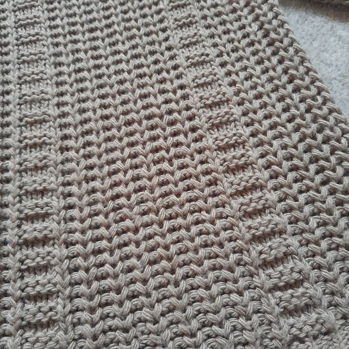 Śliczny sweter damski