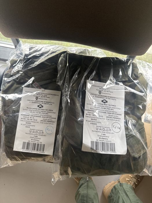 Mundury polowe wzór 124L M/XL 2 sztuki