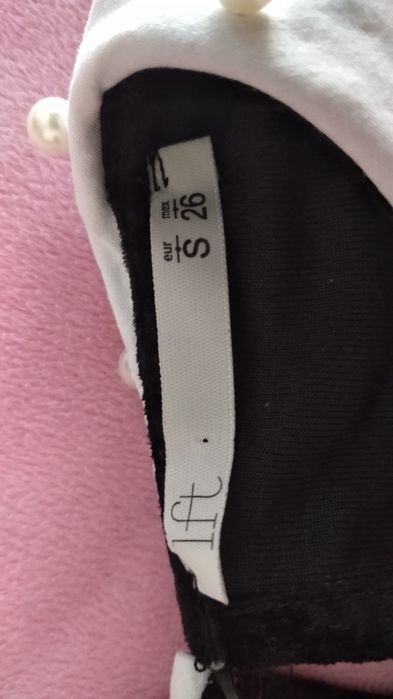 Vendo 2 vestidos de veludo tamanho S (34)