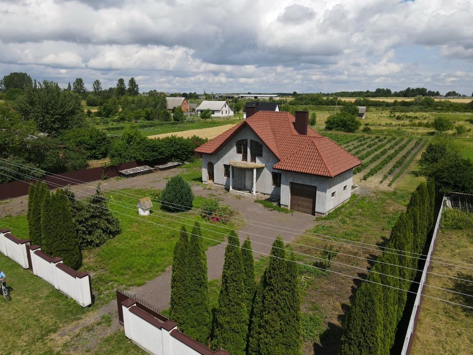 Продаж / будинок / коробка : с. Мощена/ 2 км від міста