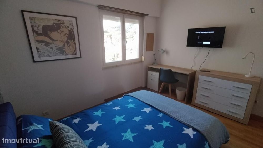 Quarto - localizado em Oeiras Lisbon