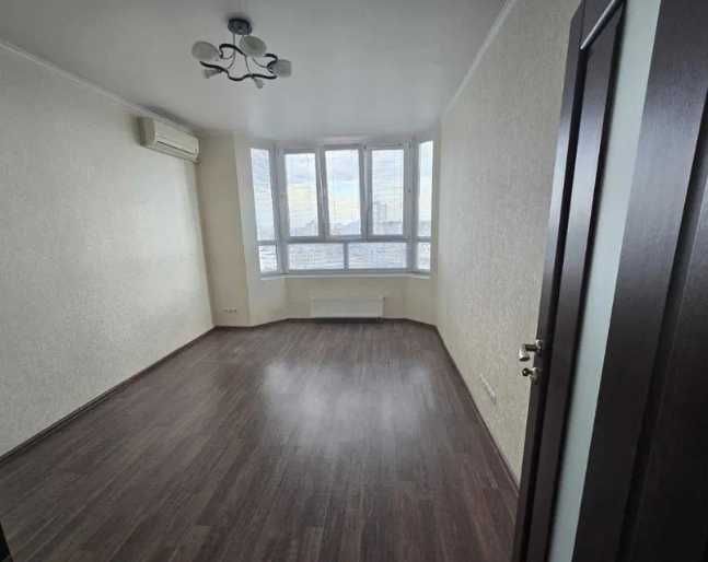 Оренда офісу чи салону, жф, 80 кв.м,3 кабінети,ремонт,генератор,метро