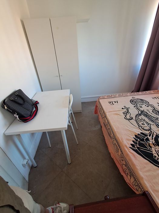 Quartos CASAL . Entrada imediata. Largo da Graça. Centro lisboa.