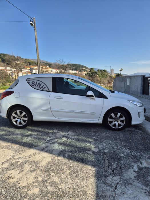 Peugeot todos dias a trabalhar
