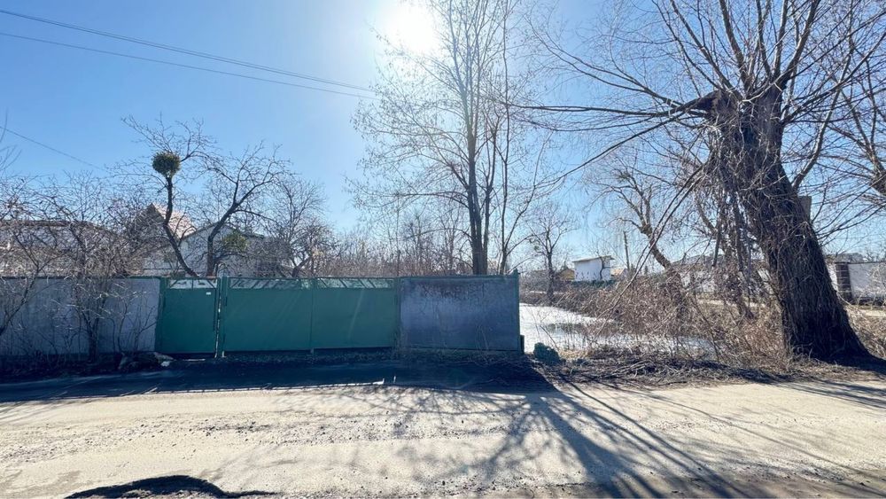 Продам ділянку з будинком на першій лінії від води