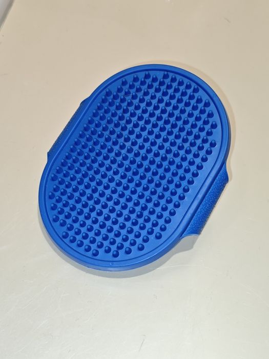 Щітка гумова для вичісування шерсті (універсальна)