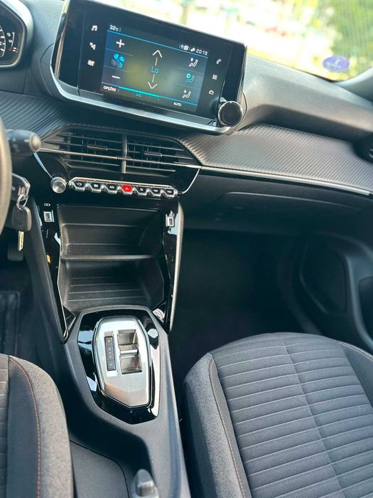Peugeot 2008 automático 2023