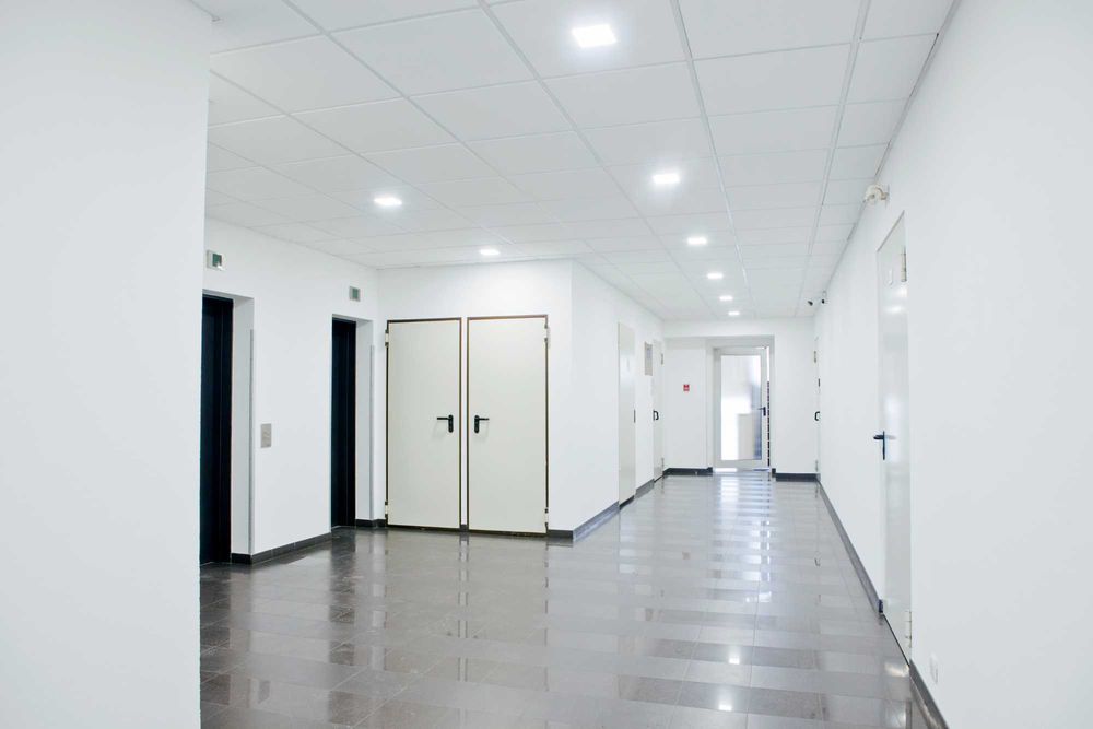 Продаж бізнес-центру 5717 кв.м, вул. Святослава Хороброго, 12 (Центр)