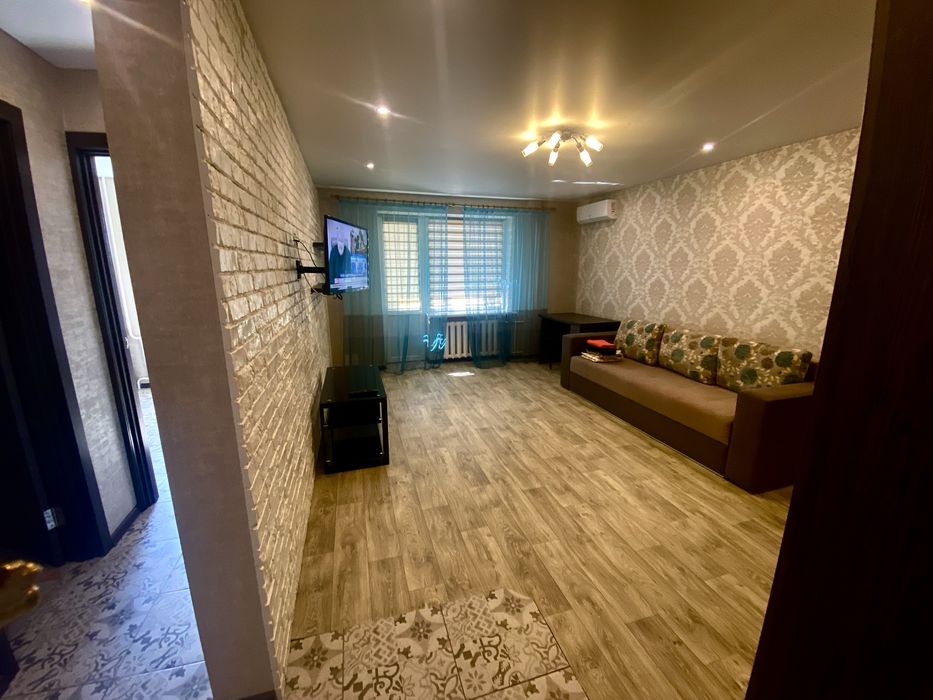 1 кім-на квартира з ремонтом біля центру .Тепла .