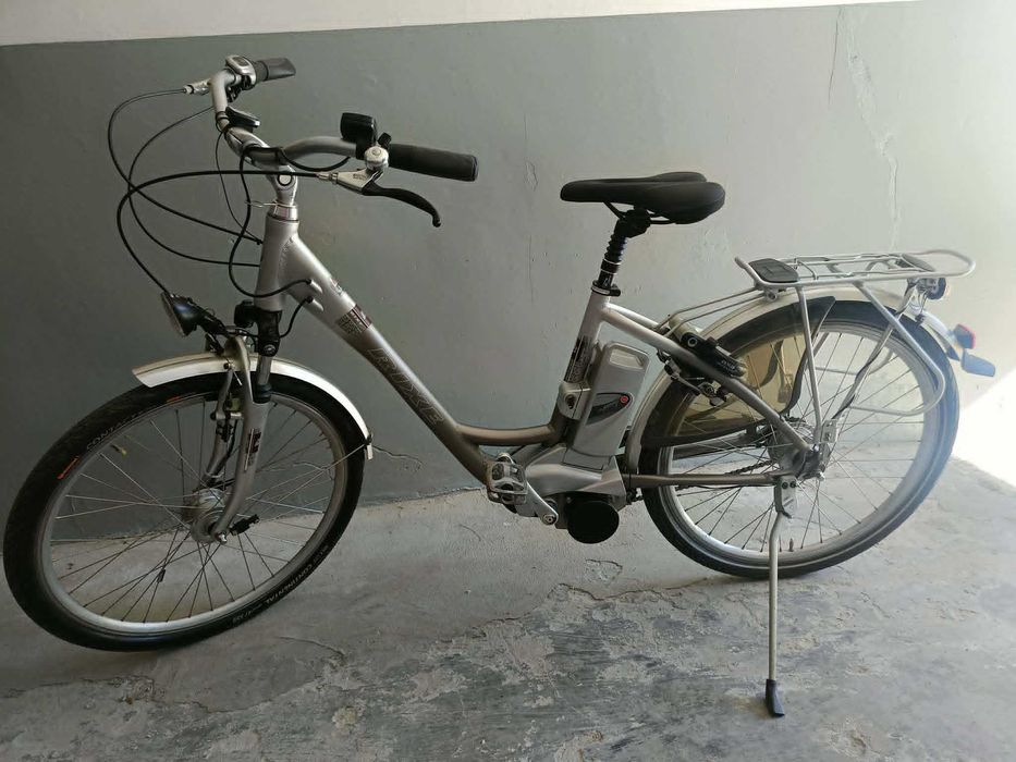 Rower ze wspomaganiem elektrycznym w super stanie .