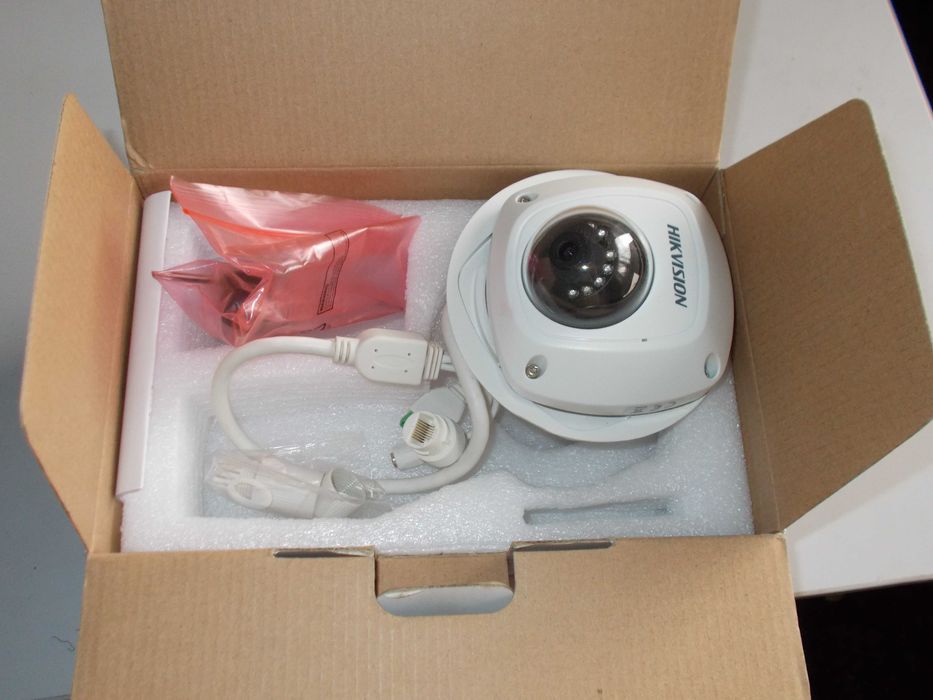 IP камера Hikvision DS-2CD2542FWD-IS (2.8 мм)