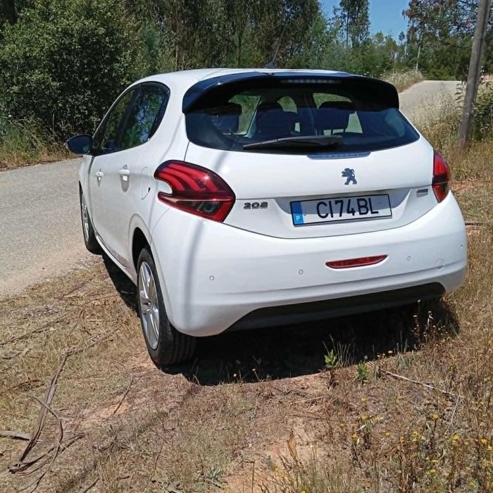 Peugeot 208 Carro usado em bom estado
