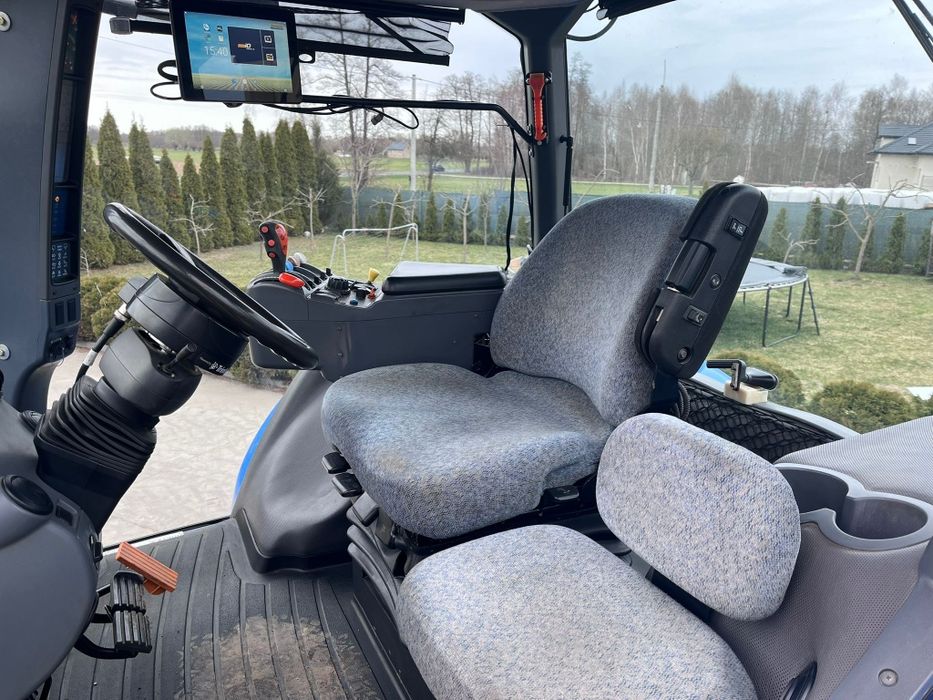 New Holland t8030 jak Case magnum John Claas