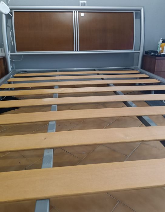 Cama para despachar completamente nova