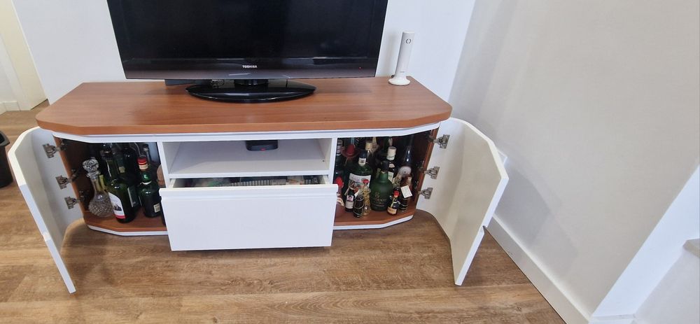 Aparador de Tv alto brilho branco NOVO