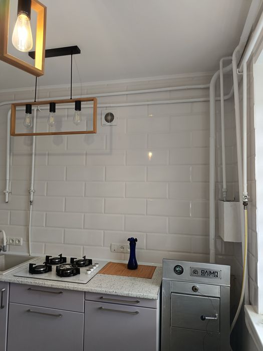 Продам 2 квартиру, меблі, техніка, автономне газове опалення,з гаражем