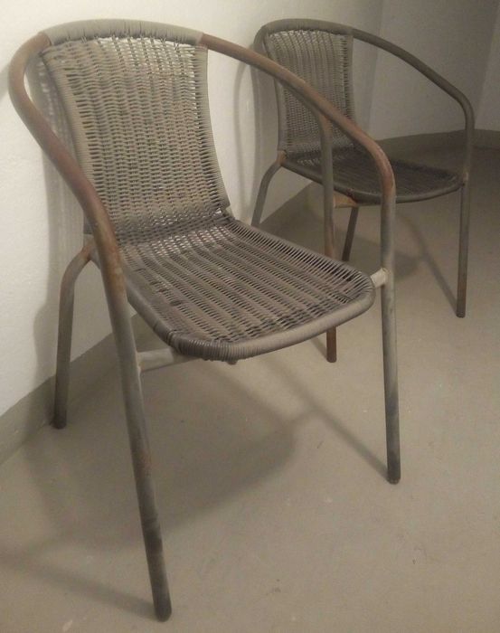 2Cadeiras (tubo metálico + rattan cinzento) para recuperação/bricolage