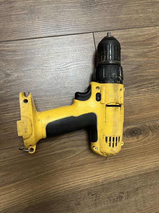 Шуруповерт без комплекту Dewalt 12 V