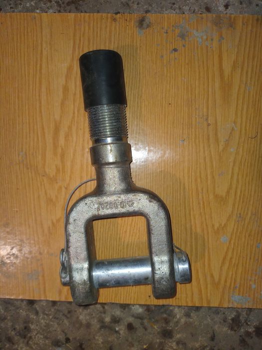 Буксировочний гак