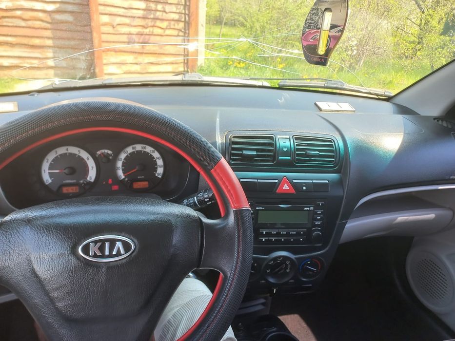 Автомобиль киа пиканта