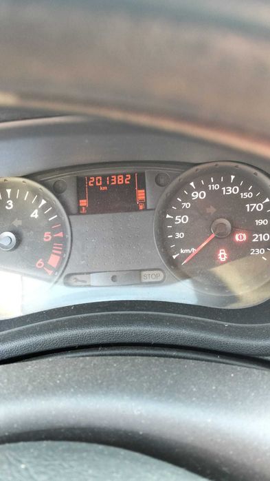 Renault Clio comercial 2 lugares