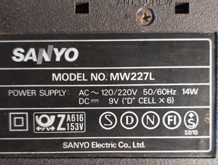 магнітолу Sanyo MW 227 L