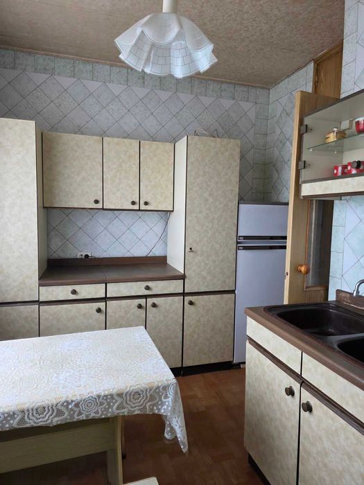 Продам 3-к. квартиру с газовою плитою біля м. Масельского, пр. Героїв Харкова 254 а