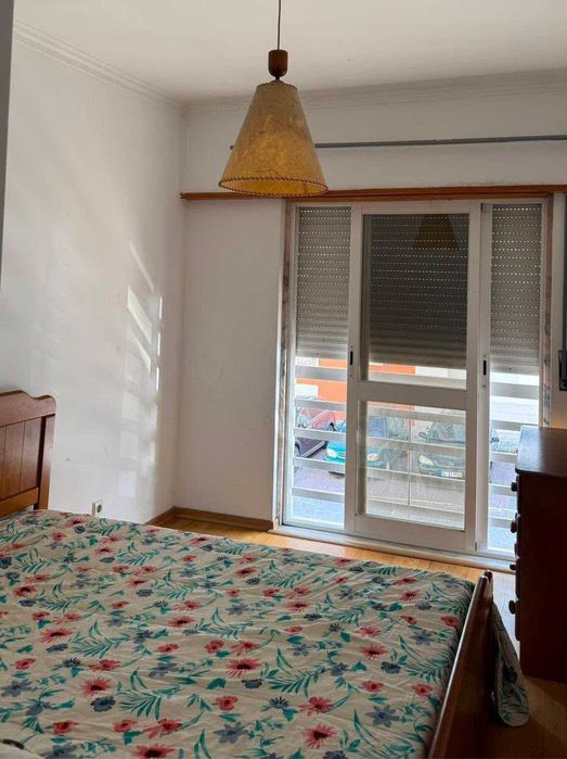 Quarto com wc privado para arrendar em Vila Franca de Xira